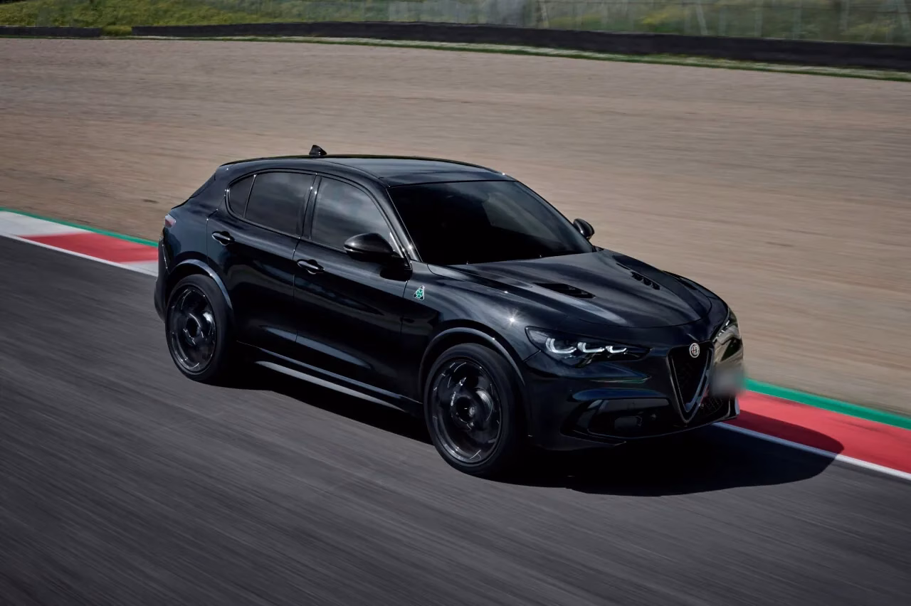 Alfa Romeo Stelvio Quadrifoglio Super Sport en Nero Vulcano, edición limitada a 175 unidades, en alquiler por meses en Valencia
